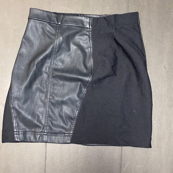 Marilyn Monroe Small Faux Leather Skirt - Picture 5 of 7